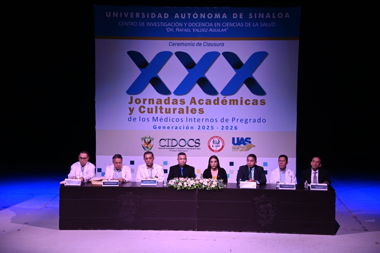 Egresan casi 100 médicos internos de pregrado en la UAS