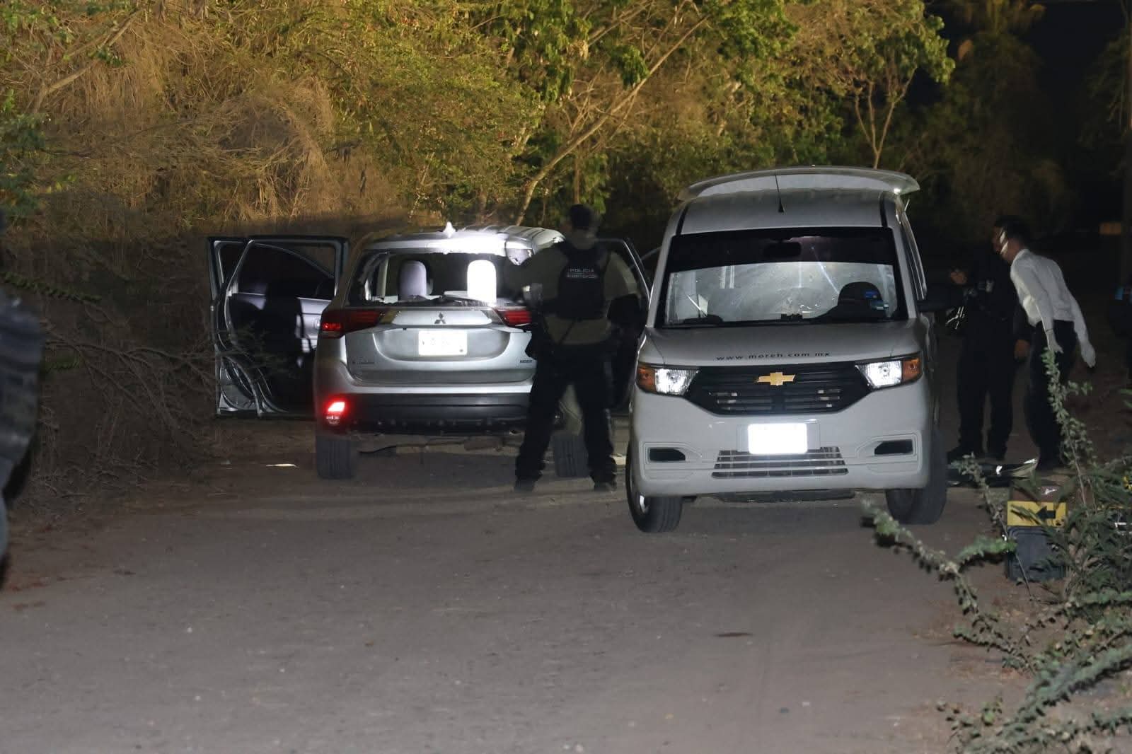 Localizan a joven sin vida dentro de camioneta baleada al sur de Mazatlán