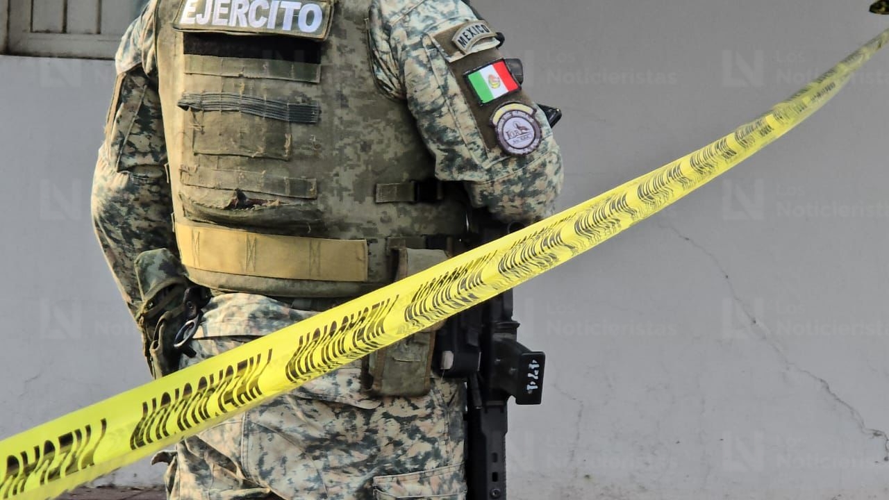Ejército resguarda las evidencias en el sitio donde un motociclista fue ejecutado en Culiacán