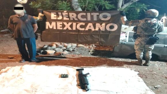 Ejército detiene a un hombre con lanzagranadas en Culiacán; en Quilá aseguran casi dos mil cartuchos y armas largas