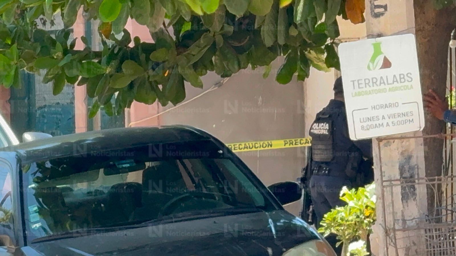 Ejecutan al propietario de un negocio de polarizados en Navolato