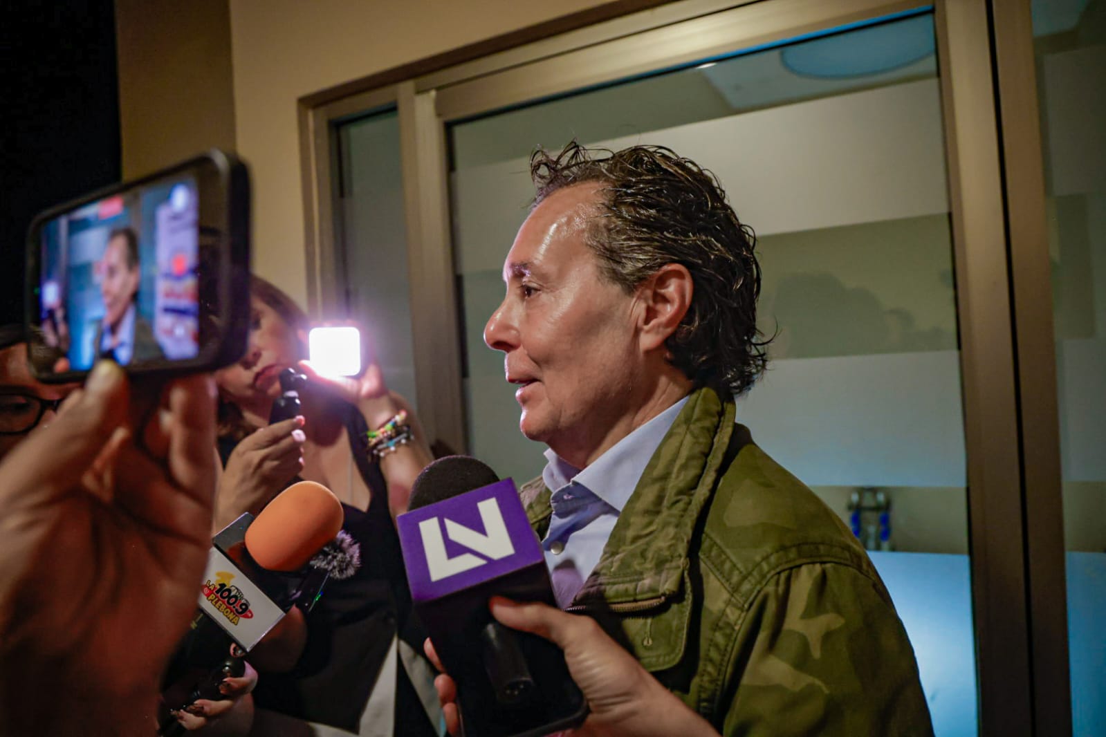 Alberto Peláez, periodista de guerra, imparte conferencia magistral en Culiacán