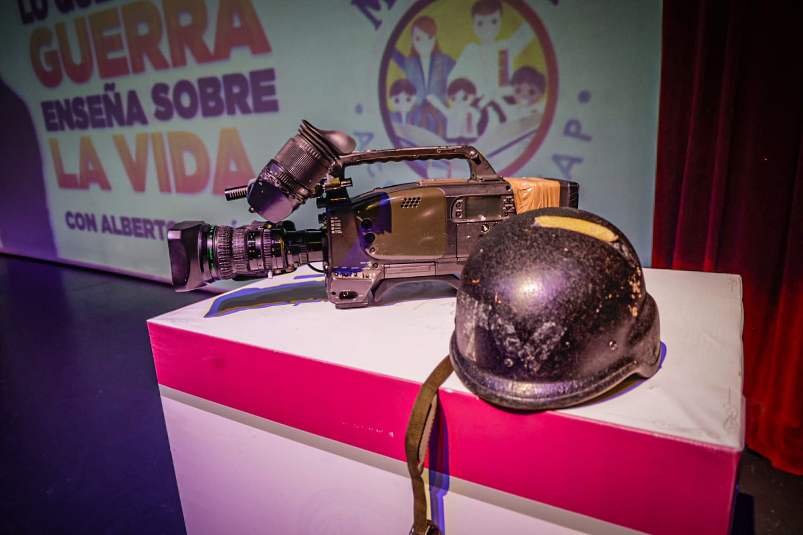 Alberto Peláez, periodista de guerra, imparte conferencia magistral en Culiacán