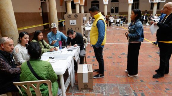 Fiscal de Colombia descarta alteraciones en el censo electoral tras primera vuelta presidencial