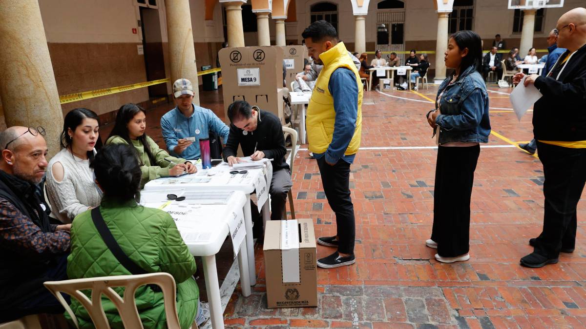 Fiscal de Colombia descarta alteraciones en el censo electoral tras primera vuelta presidencial