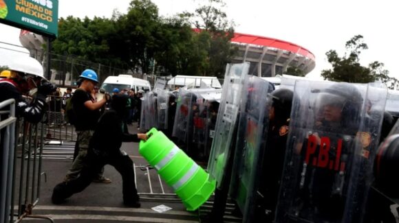 Una mujer detenida y daños entre los saldos del choque entre el ‘bloque negro’ y autoridades, en pleno arranque del Mundial