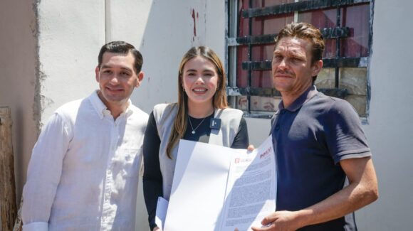 Entrega Ayuntamiento de Culiacán siete títulos de propiedad a familias de Valle de Amapas