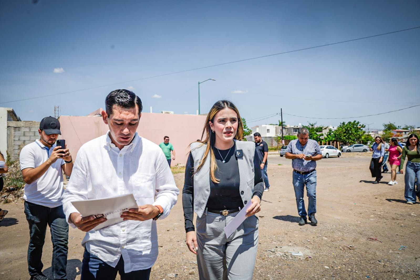Entrega Ayuntamiento de Culiacán siete títulos de propiedad a familias de Valle de Amapas