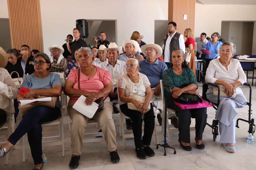 entrega de finiquitos del programa "Volver a Crecer"