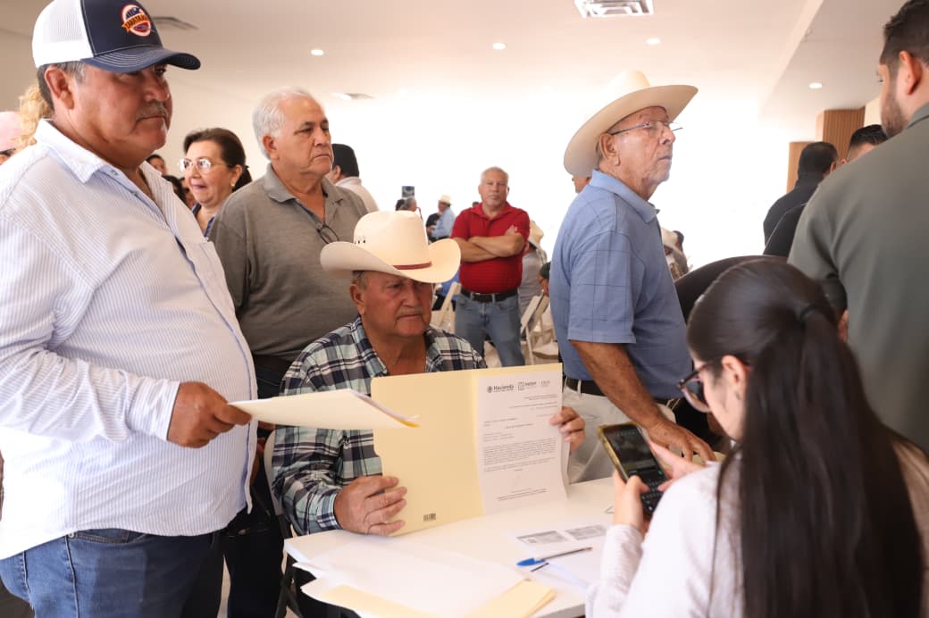 entrega de finiquitos del programa "Volver a Crecer"