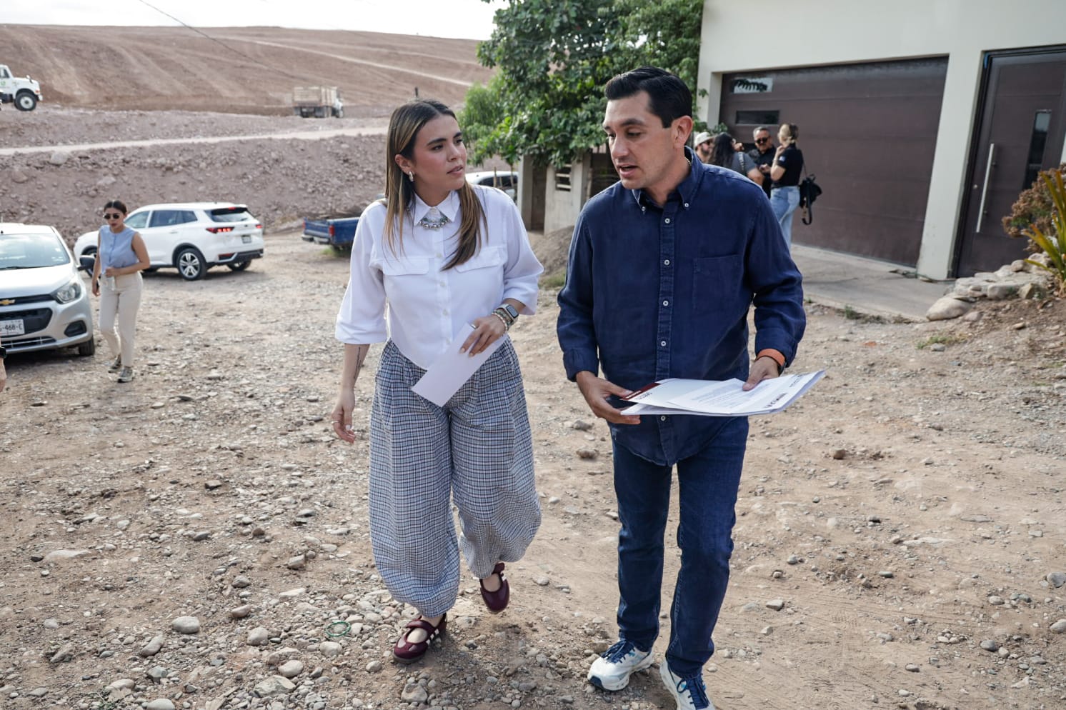 Entrega de títulos de propiedad en la Col. Bicentenario, Culiacán
