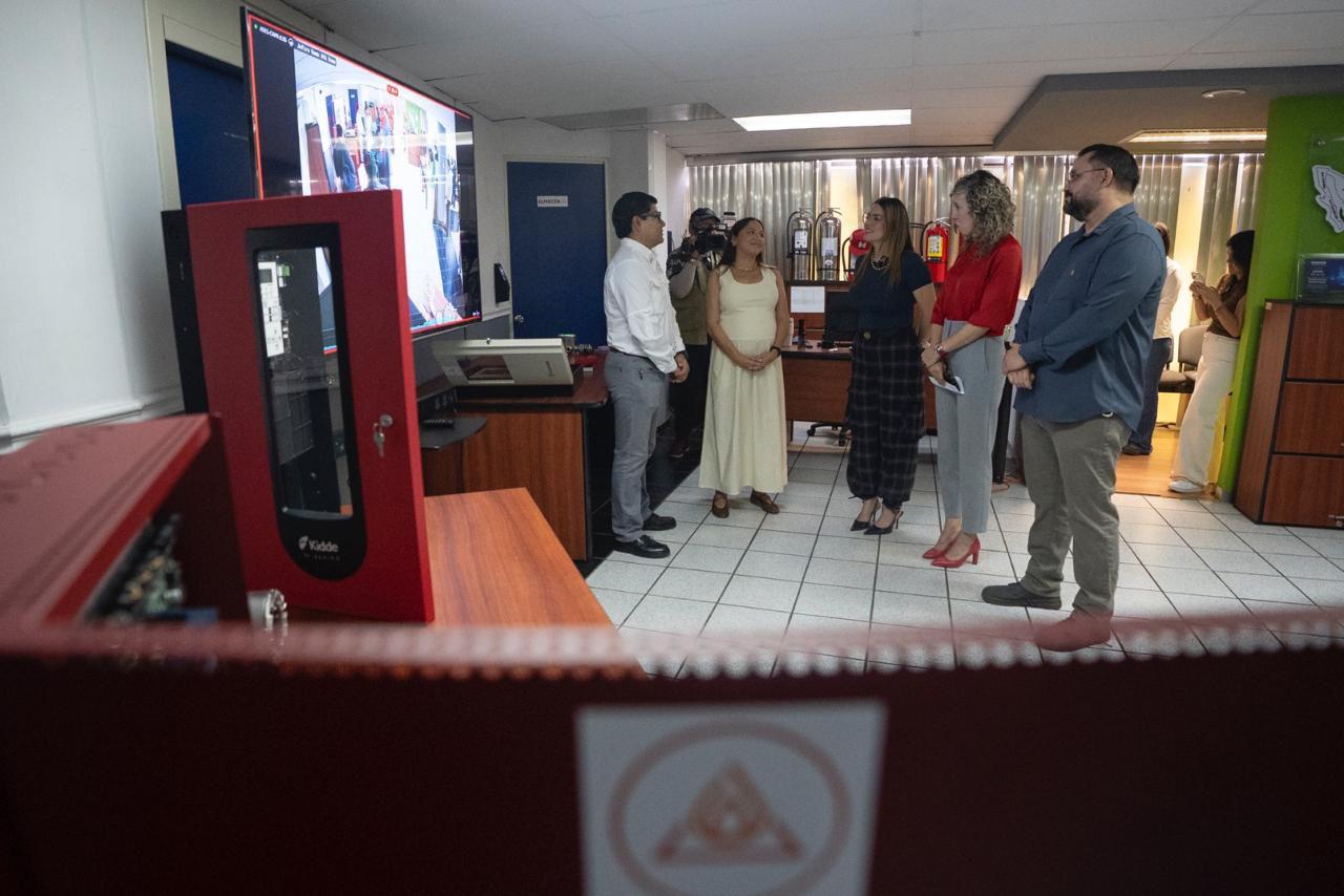Entrega del Distintivo Impulsa Nafin a la empresa Jofire en Culiacán