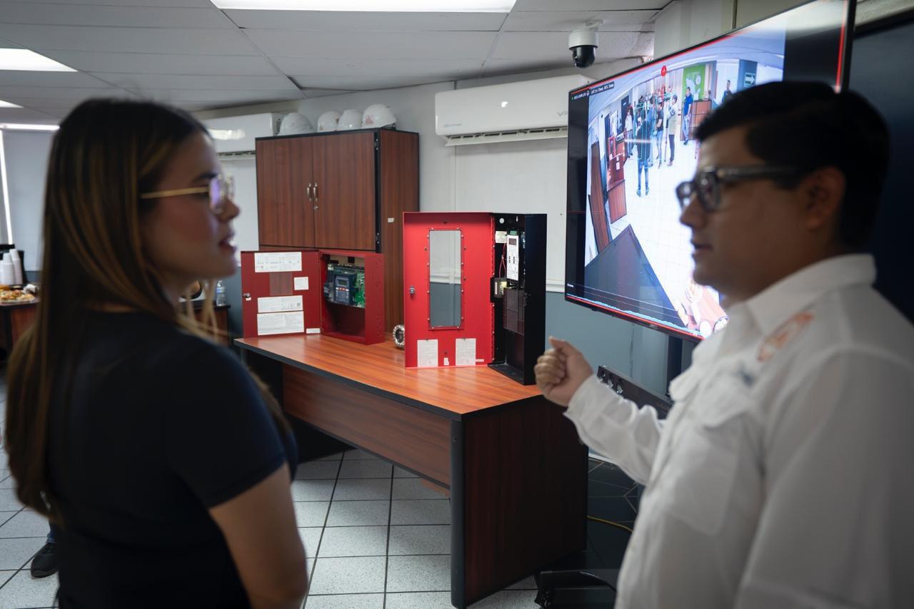 Entrega del Distintivo Impulsa Nafin a la empresa Jofire en Culiacán
