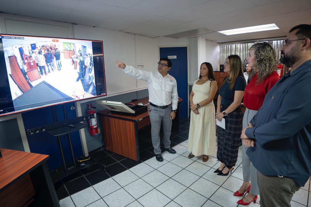 Entrega del Distintivo Impulsa Nafin a la empresa Jofire en Culiacán