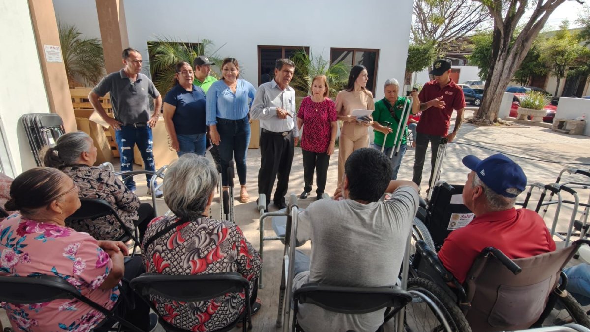 entrega dif mocorito 80 aparatos funcionales a adultos mayores