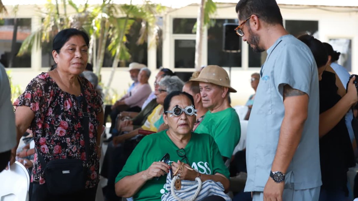 entregan 90 lentes gratuitos a familias de guasave vista