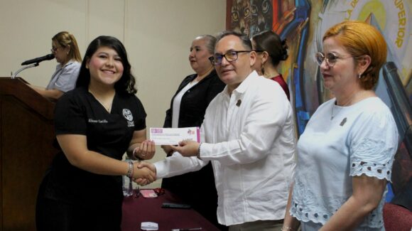 Reciben beca 45 estudiantes de Guasave, Sinaloa, para Verano Científico; forman parte de los 255 beneficiados por la UAdeO