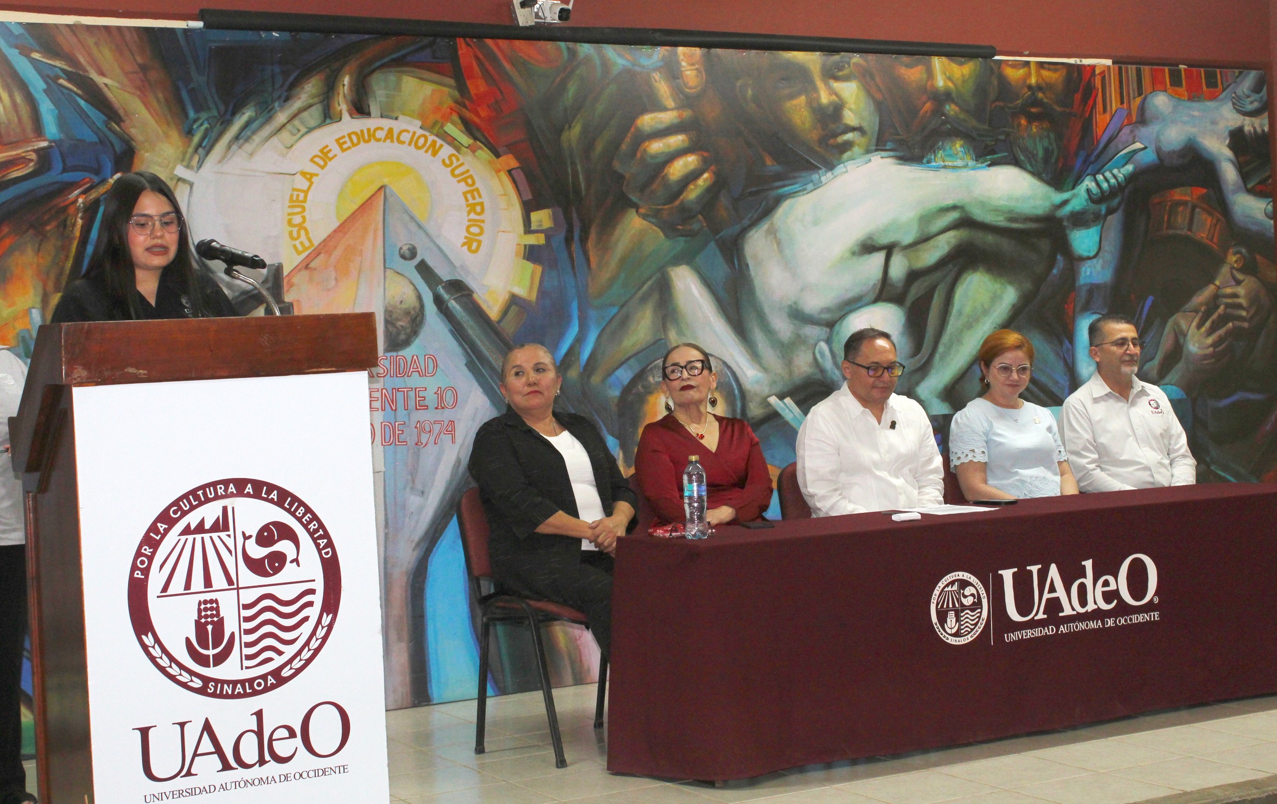 Entregan apoyos a estudiantes de la UAdeO que participarán en programa Delfin