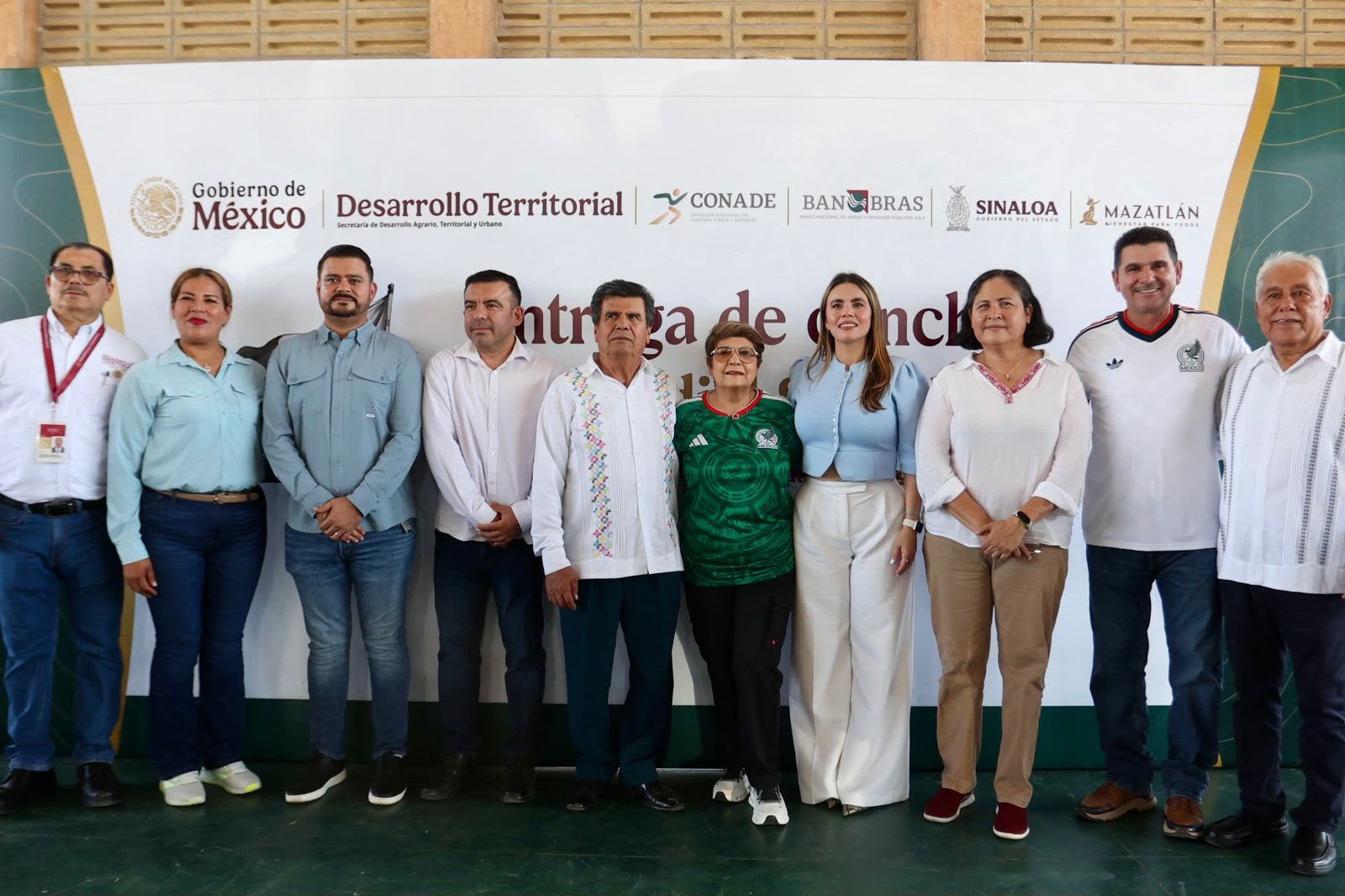 Entregan canchas de futbol del programa Mundial Social 2026 en Mazatlán
