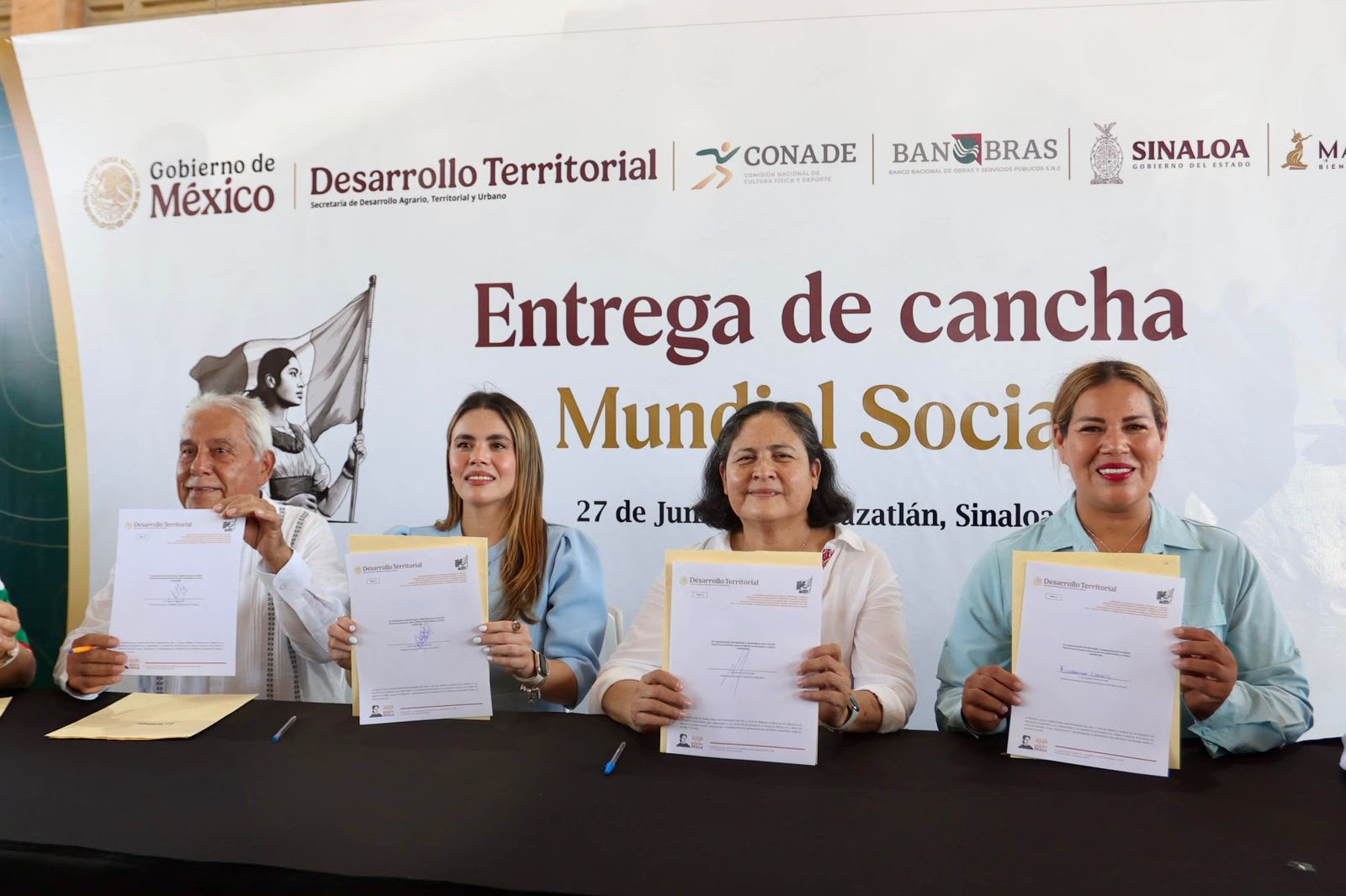 Entregan canchas de futbol del programa Mundial Social 2026 en Mazatlán