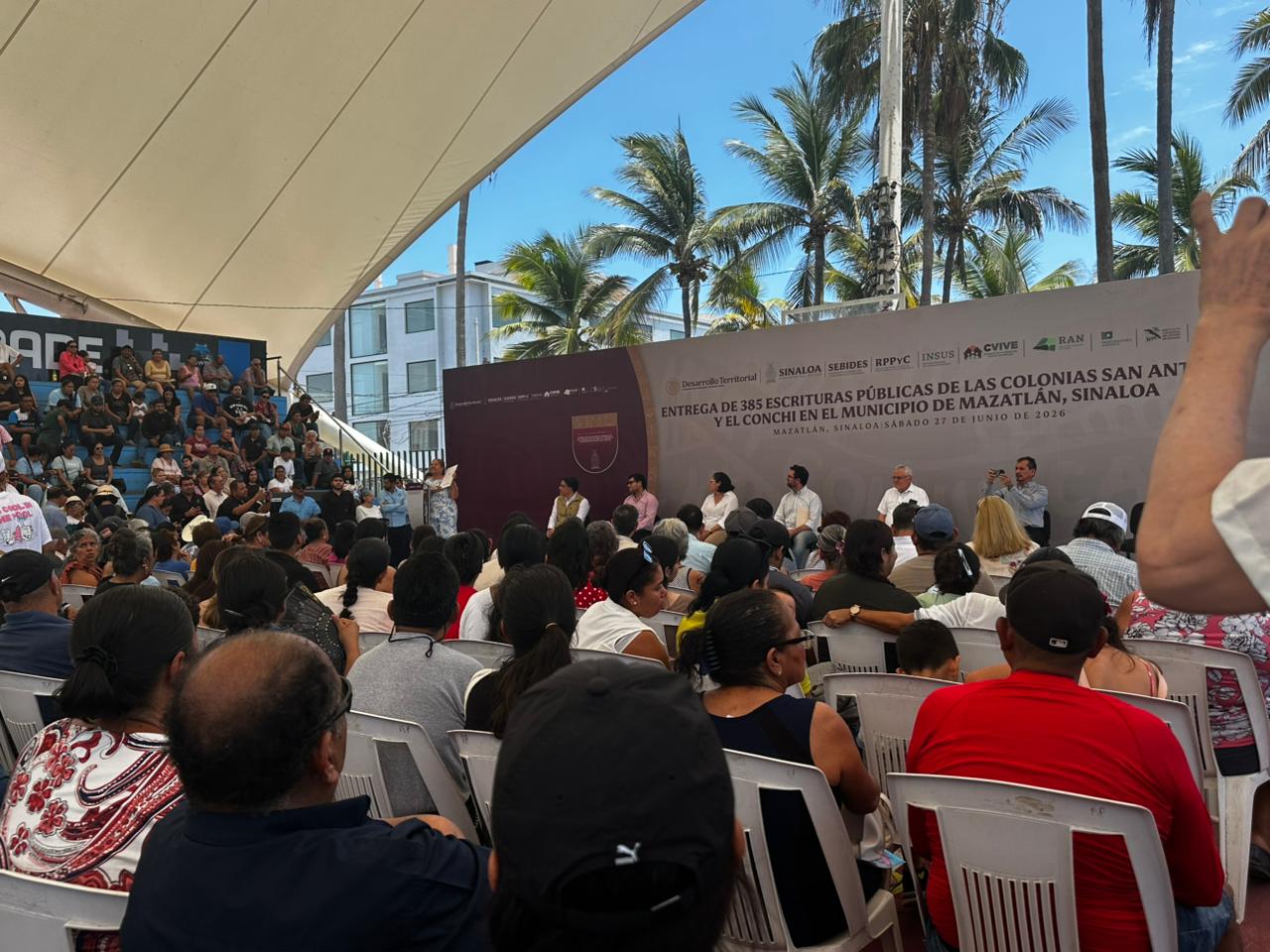 Entregan escrituras a familias de El Conchi y San Antonio, en Mazatlán
