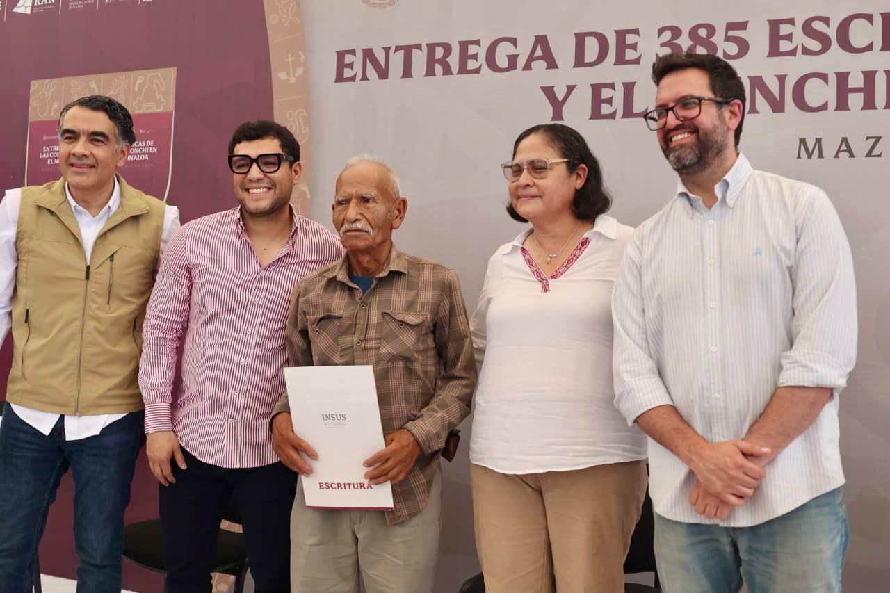 Entregan escrituras a familias de El Conchi y San Antonio, en Mazatlán