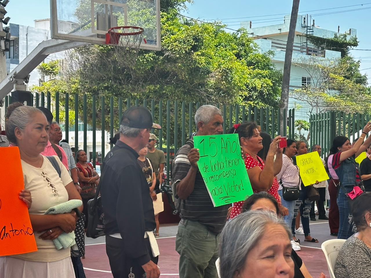 Entregan escrituras a familias de El Conchi y San Antonio, en Mazatlán