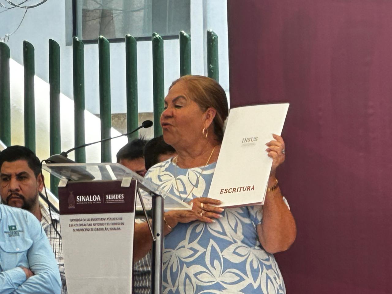 Entregan escrituras a familias de El Conchi y San Antonio, en Mazatlán