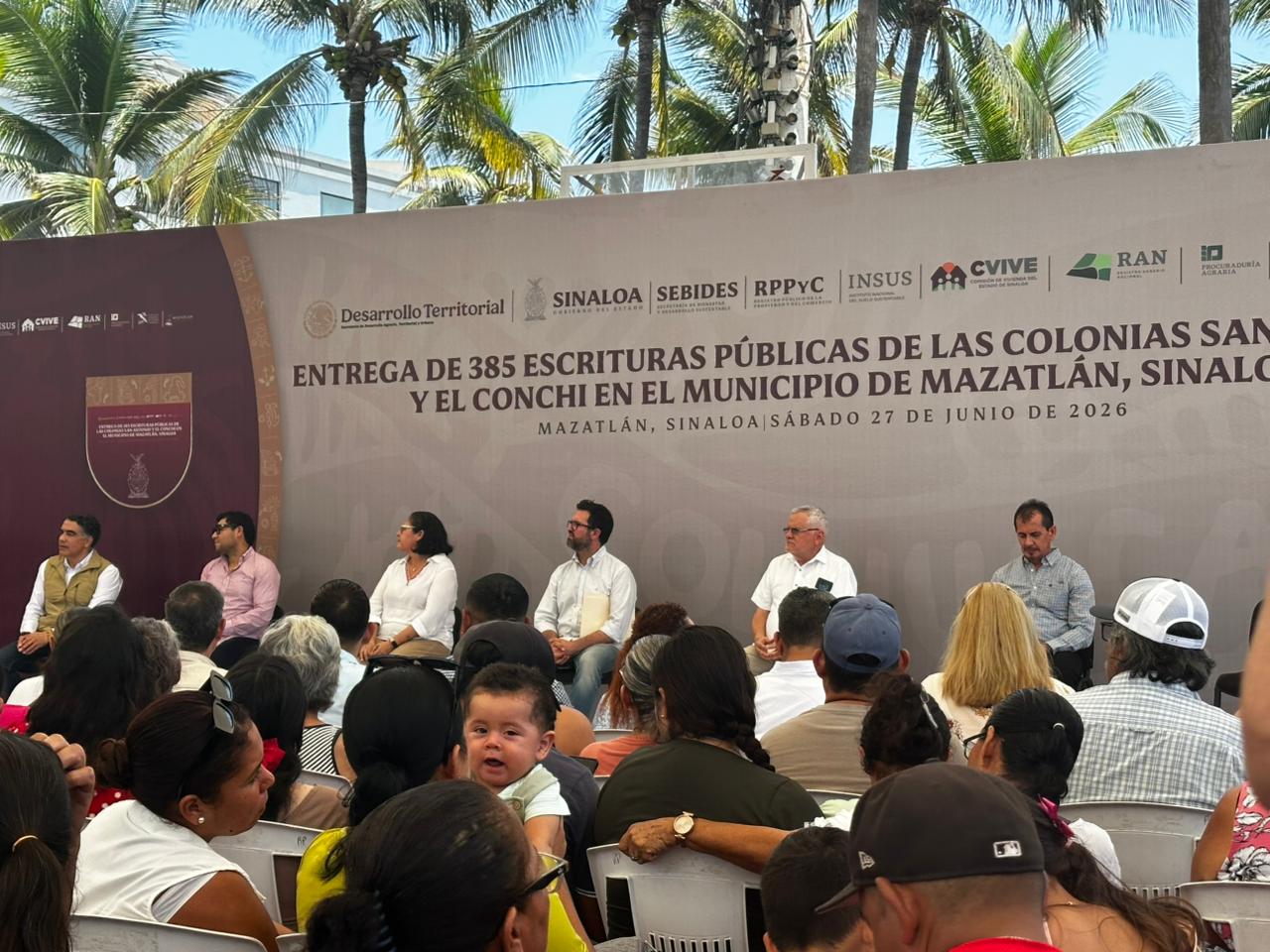 Entregan escrituras a familias de El Conchi y San Antonio, en Mazatlán