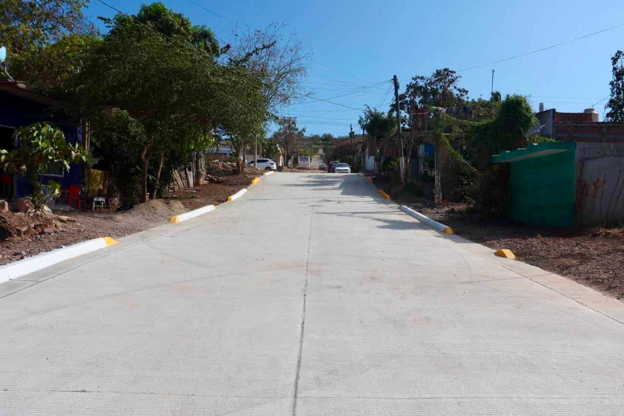 Entregan pavimentación en la colonia Ejidal en Mazatlán