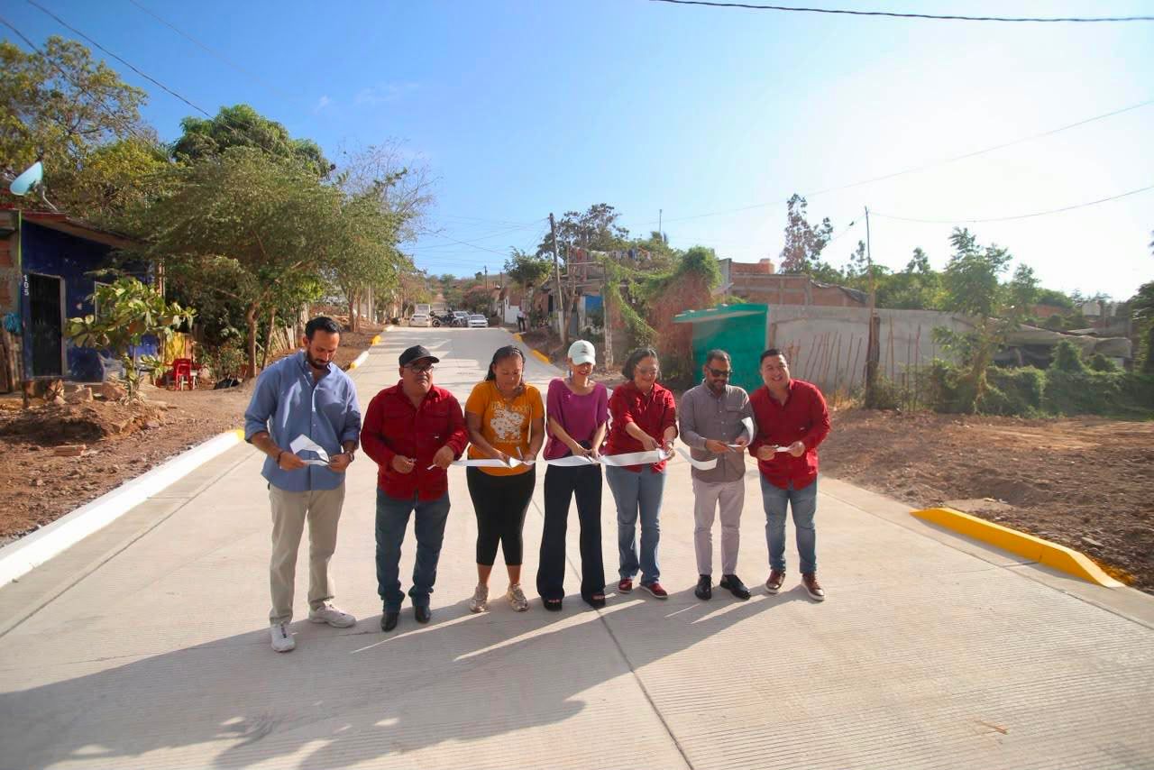 Entregan pavimentación en la colonia Ejidal en Mazatlán