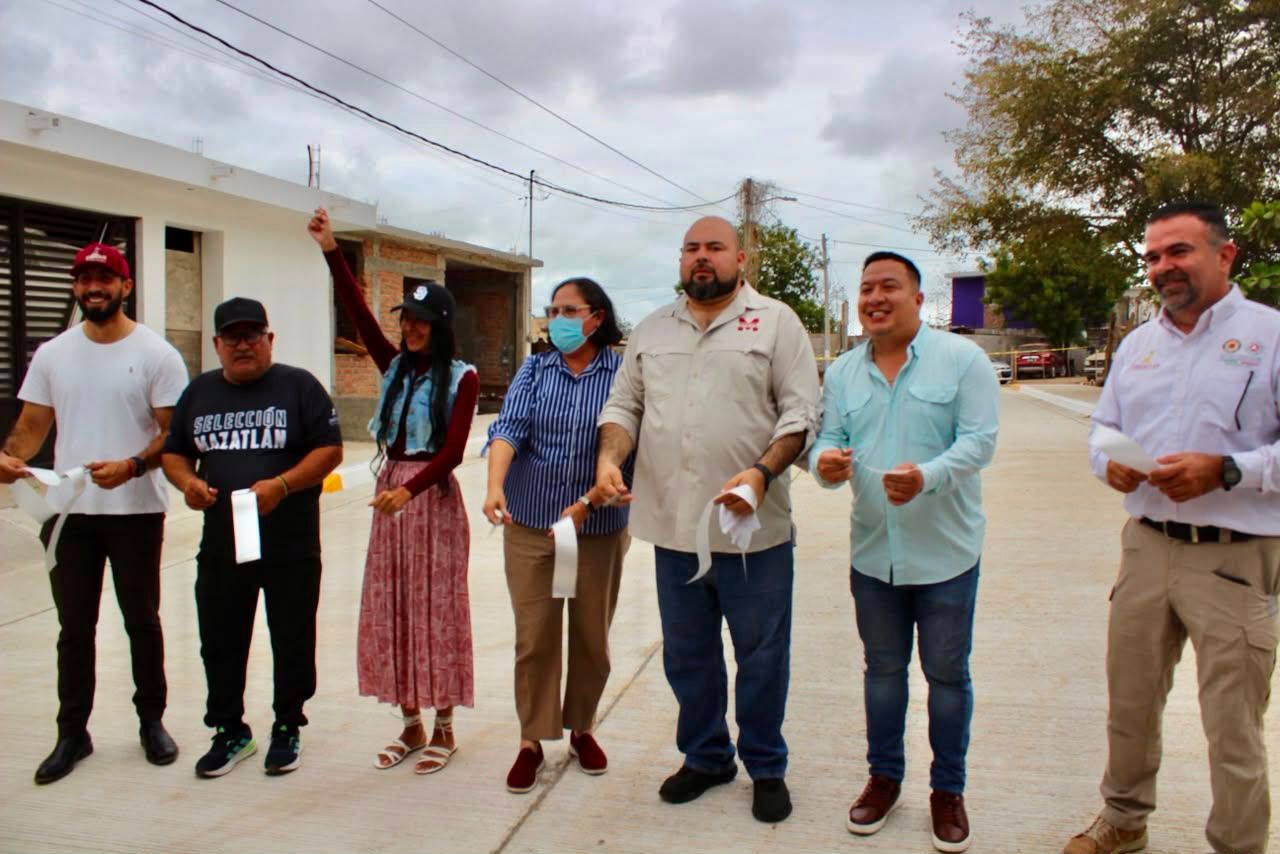 Entregan pavimentación en la Col. Rincón de Mazatlán, Sinaloa