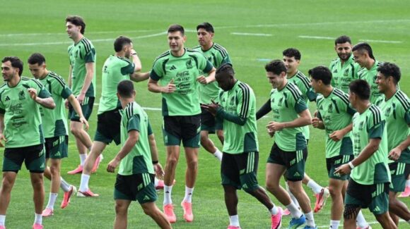 México sostiene último entrenamiento antes de viajar a Guadalajara para partido ante Corea