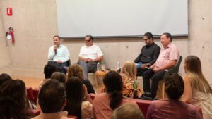 especialistas y ciudadanos dialogan sobre la construccion de paz en culiacan sin