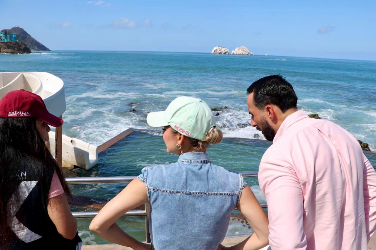 Estrella Palacios en recorrido de supervisión de la rehabilitación de la Carpa Olivera en Mazatlán