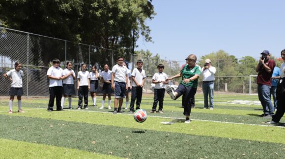 Niñas y niños de Casa Blanca, Guasave, estrenan nueva cancha de futbol 5 rumbo al Mundial Social 2026