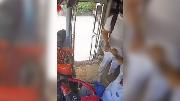 En Sinaloa, chofer del transporte urbano exhibe a joven por usar credencial estudiantil ajena para obtener descuento