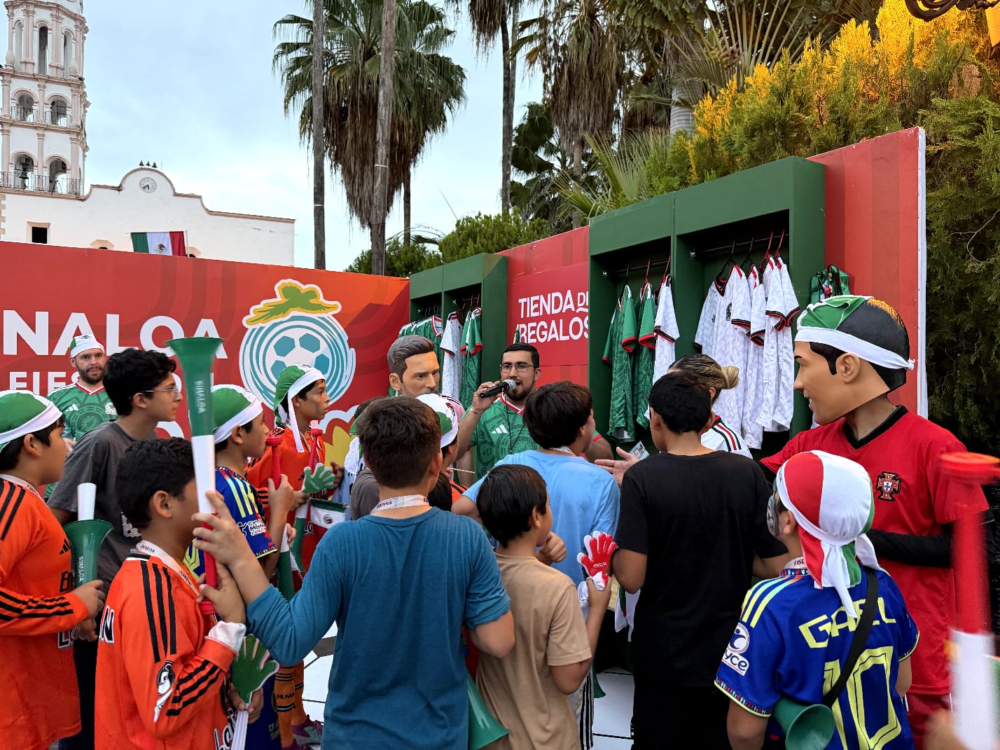 Cosalá se rinde al futbol con deporte, música y regalos, desatan una fiesta familiar inolvidable