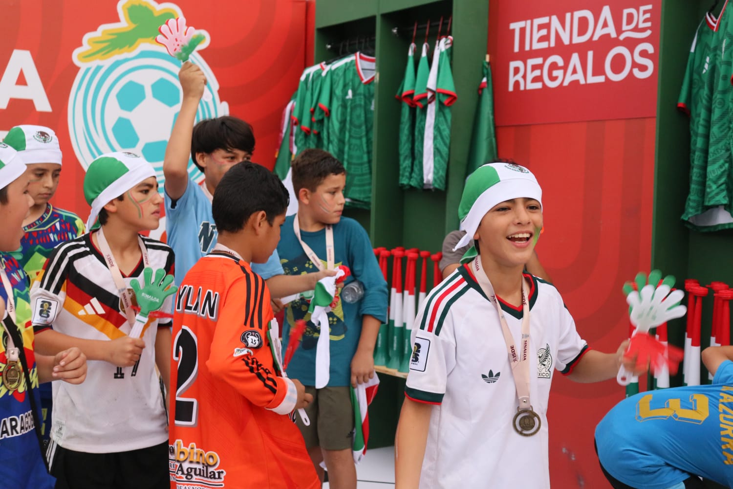 Cosalá se rinde al futbol con deporte, música y regalos, desatan una fiesta familiar inolvidable