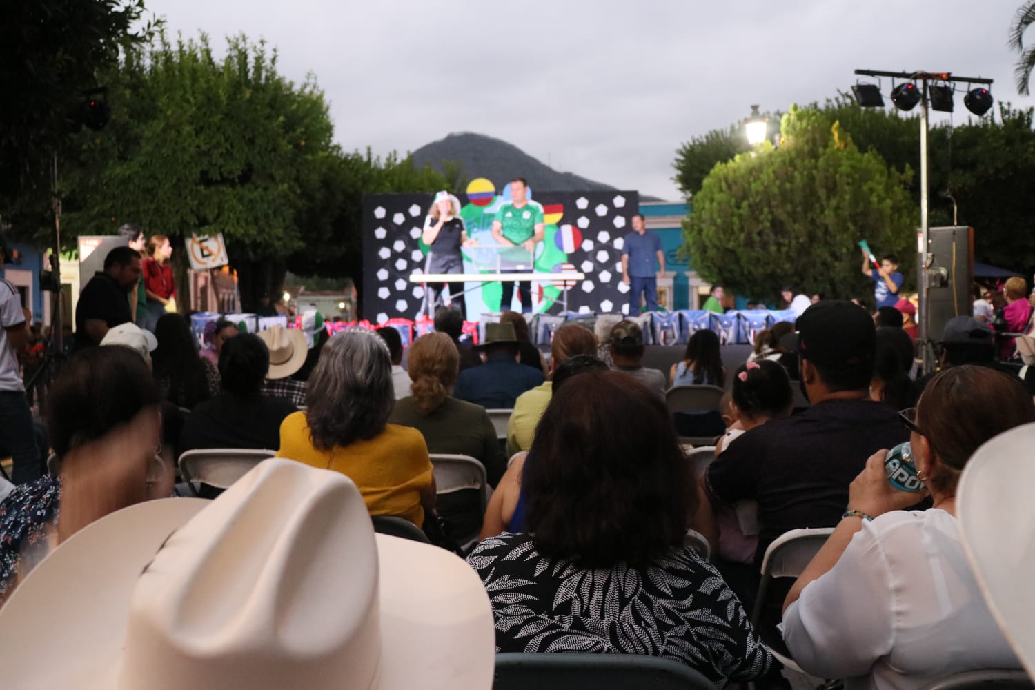 Cosalá se rinde al futbol con deporte, música y regalos, desatan una fiesta familiar inolvidable