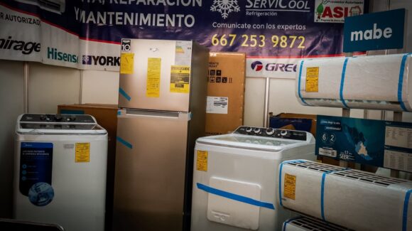 A través de la Feria del Ahorro Energético 2026, Sebides y CFE brindan información y opciones para reducir el consumo eléctrico en los hogares