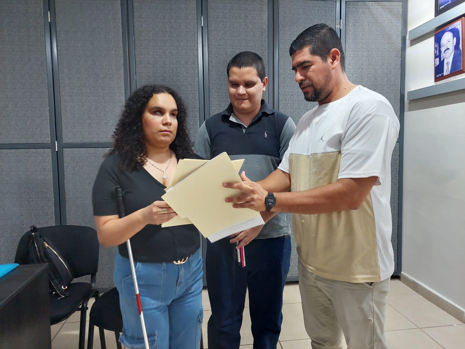 Fernanda y Jesús, personas con discapacidad visual