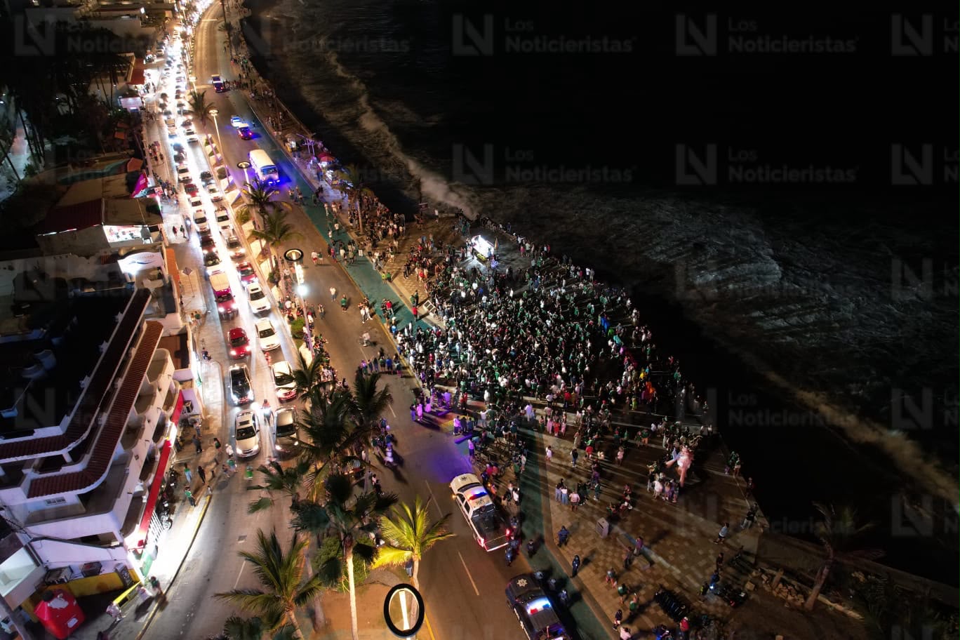 Celebran en el Malecón de Mazatlán triunfo de México sobre Ecuador