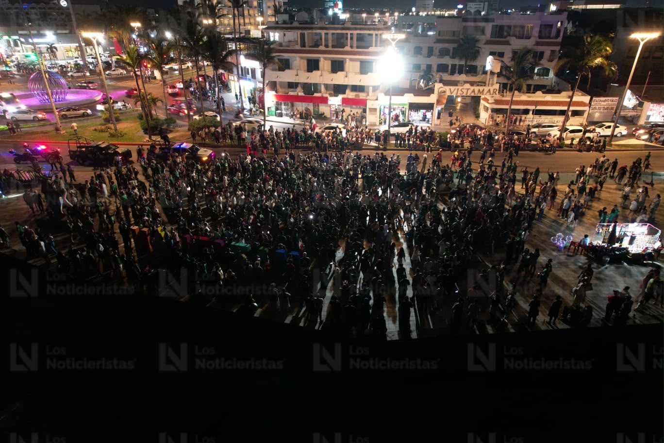 Celebran en el Malecón de Mazatlán triunfo de México sobre Ecuador