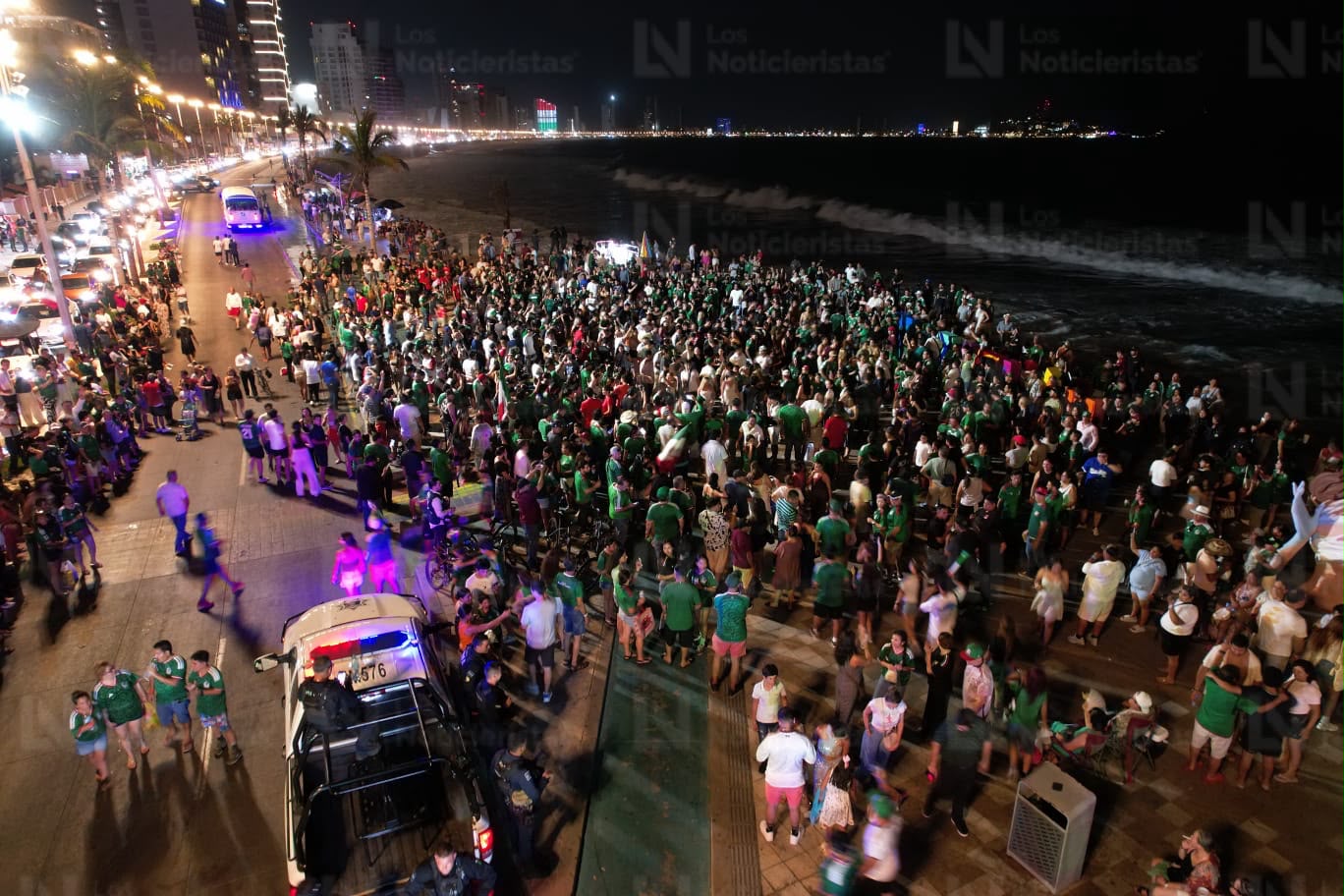 Celebran en el Malecón de Mazatlán triunfo de México sobre Ecuador