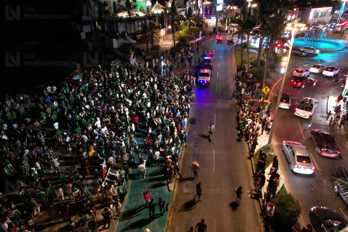 Celebran en el Malecón de Mazatlán triunfo de México sobre Ecuador