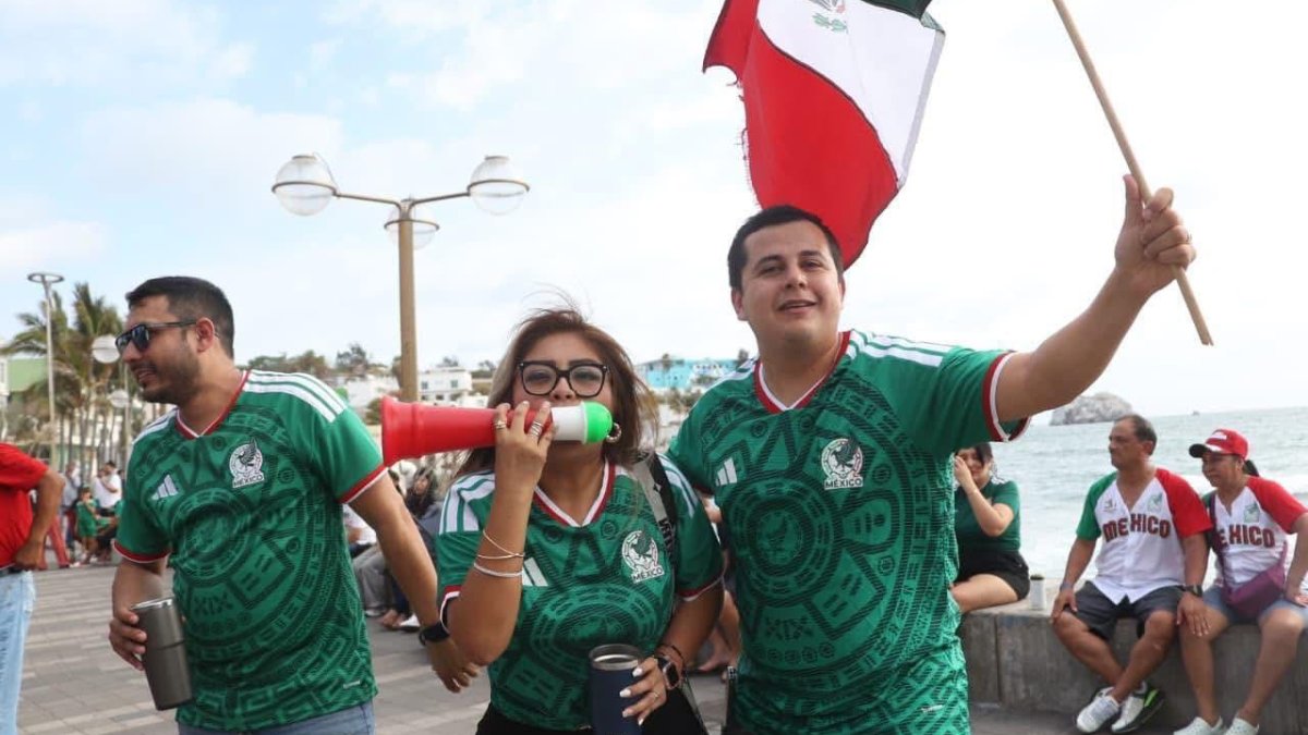 fiestas futboleras impulsan su economia en mazatlan bandera