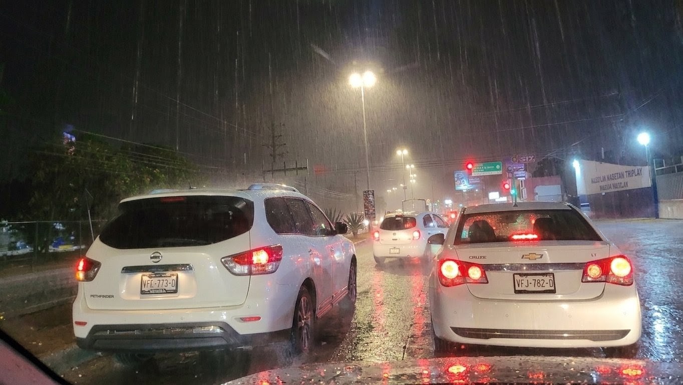 Fuerte lluvia en Mazatlán