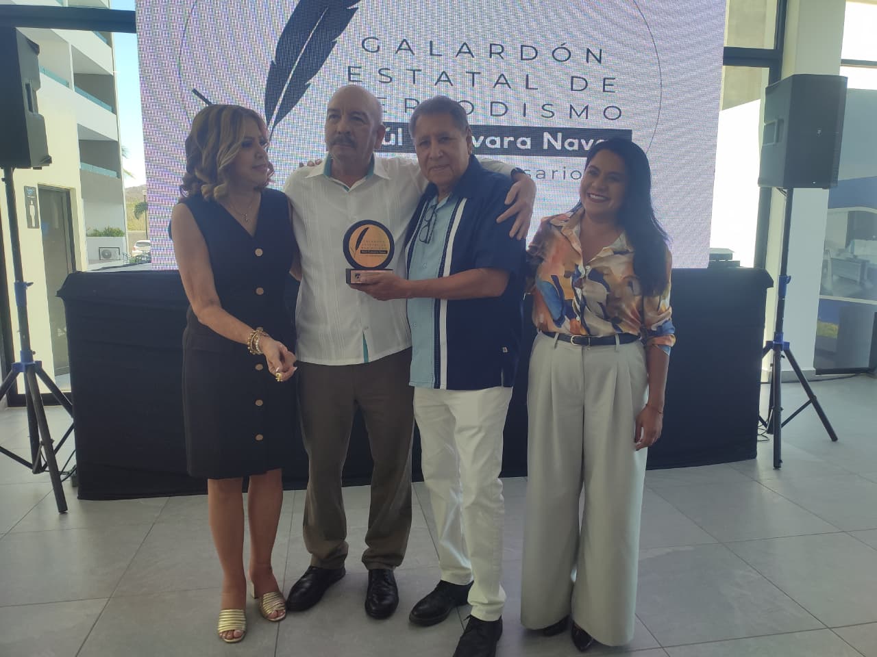 Entregan Galardón Estatal de Periodismo "Saúl Guevara Nava", en Mazatlán