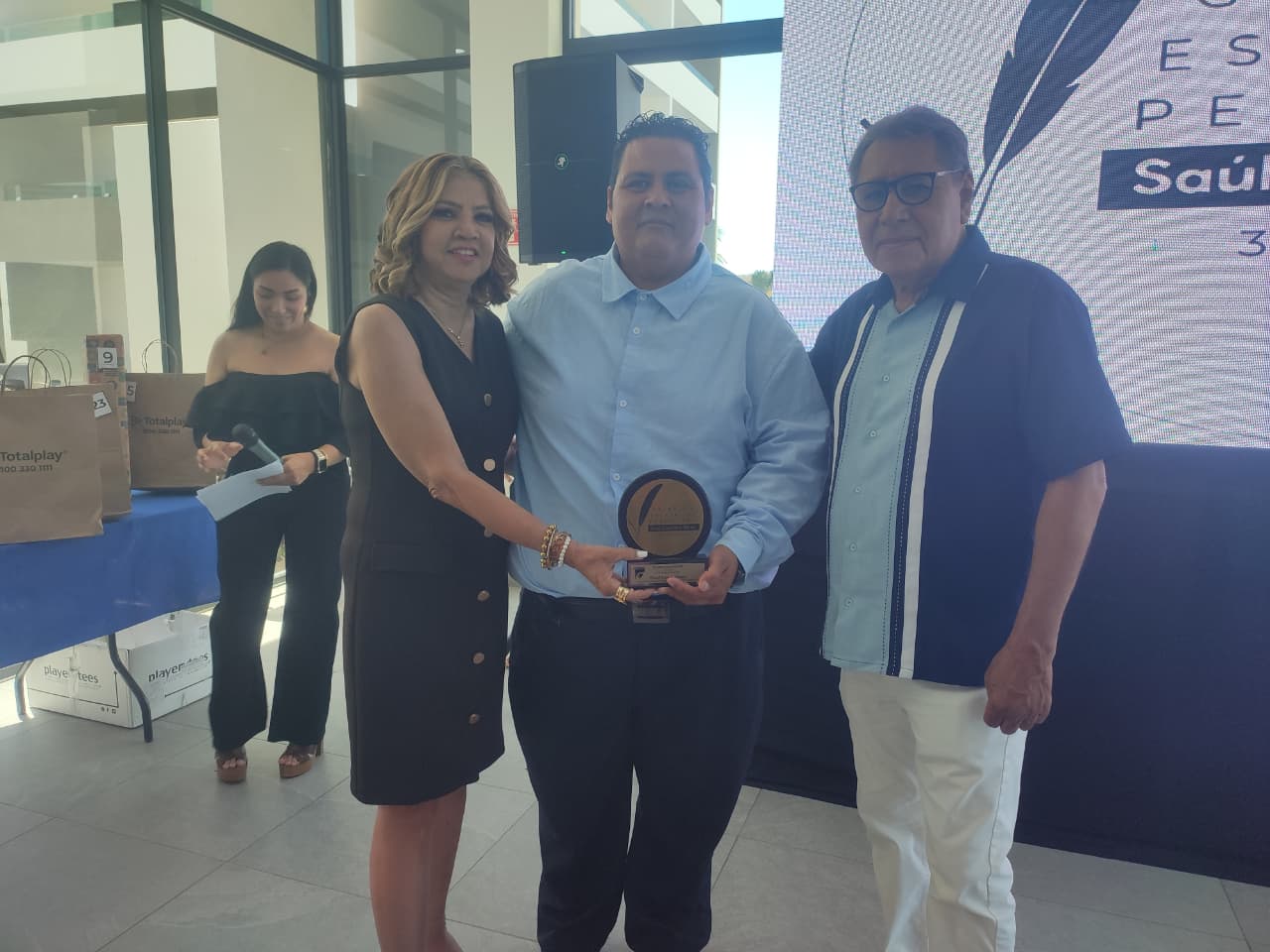 Entregan Galardón Estatal de Periodismo "Saúl Guevara Nava", en Mazatlán